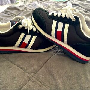 Women’s Tommy Hilfiger Sneakers- size 9